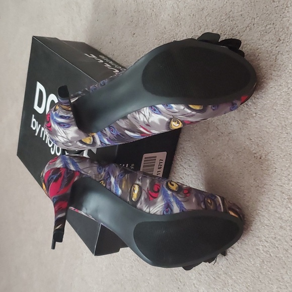 NEW IN BOX MULTI COLOR HEELS - Picture 6 of 8